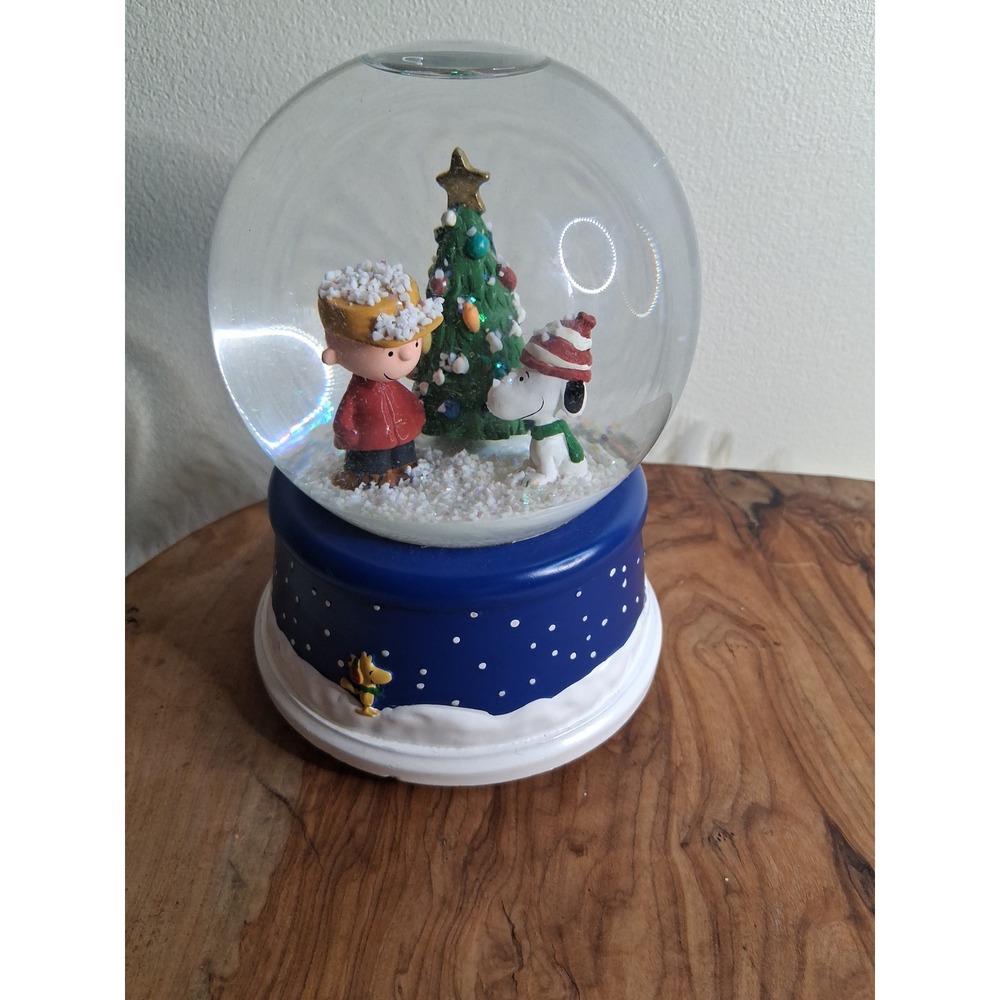 Hallmark Peanuts 50th Anniversary Christmas Snow Globe Snoopy Charlie Brown